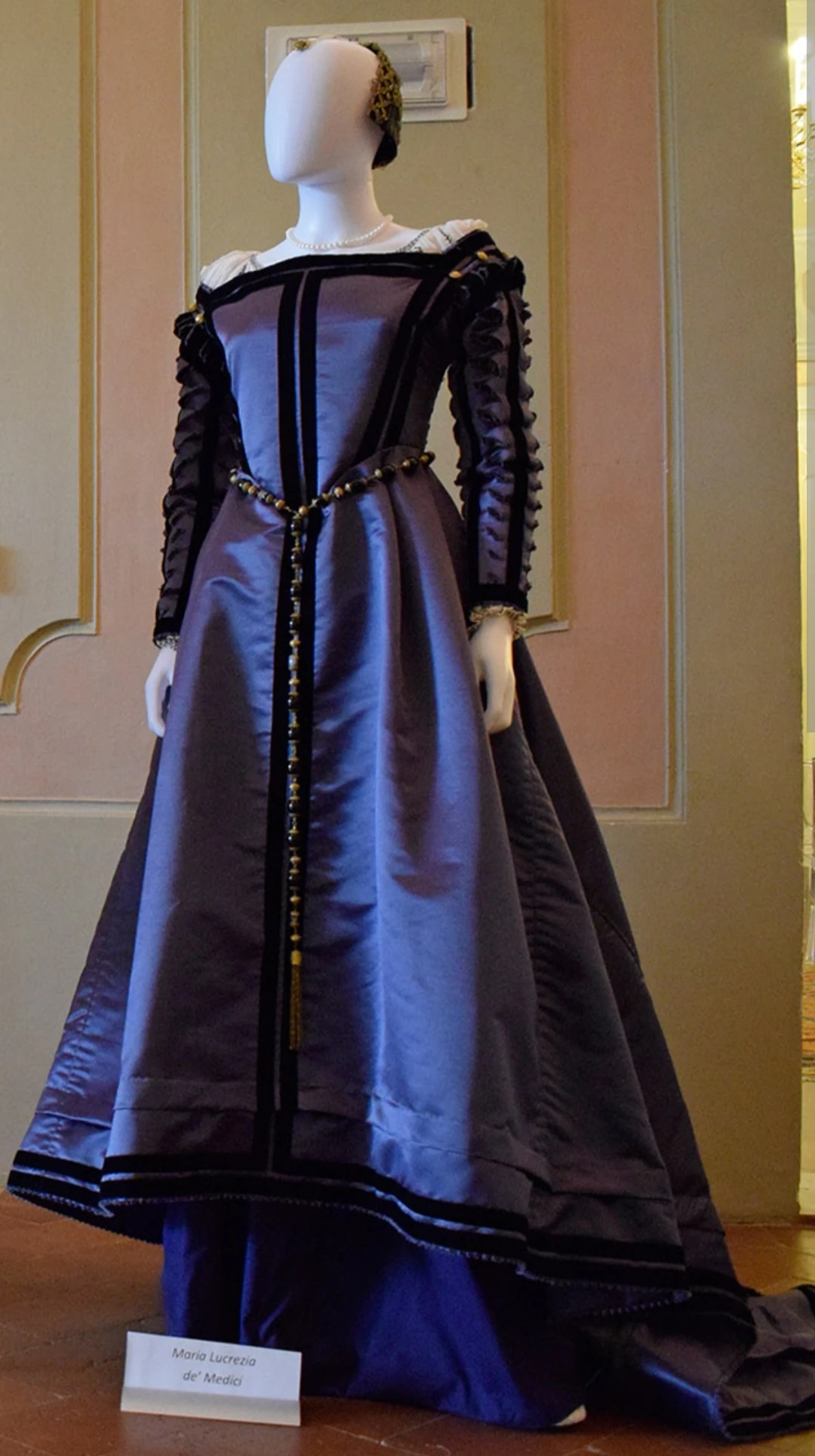 Historical Fashion Tudor Renai - Women Queen Fashion บทวิจารณ์และราคา