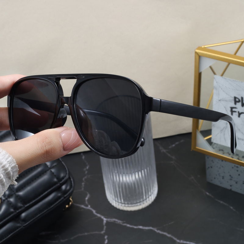 Unisex Fashion Sunglasses UV40 - Women'S Fashion In The 90S บทวิจารณ์และราคา